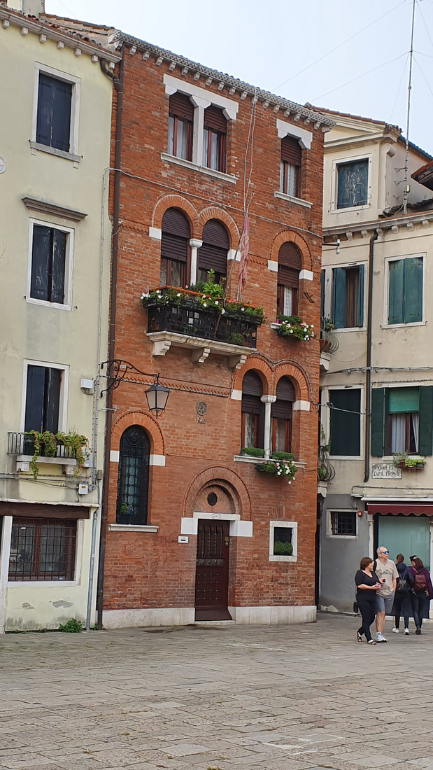 The romance of Venetian backstreets