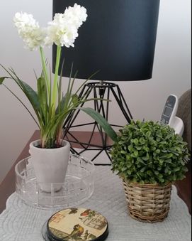 Side table arrangement