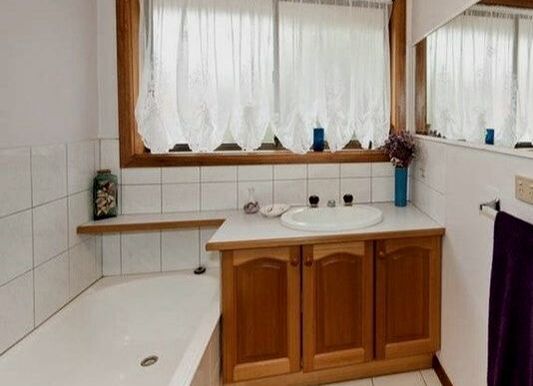 1980 bathroom before reno
